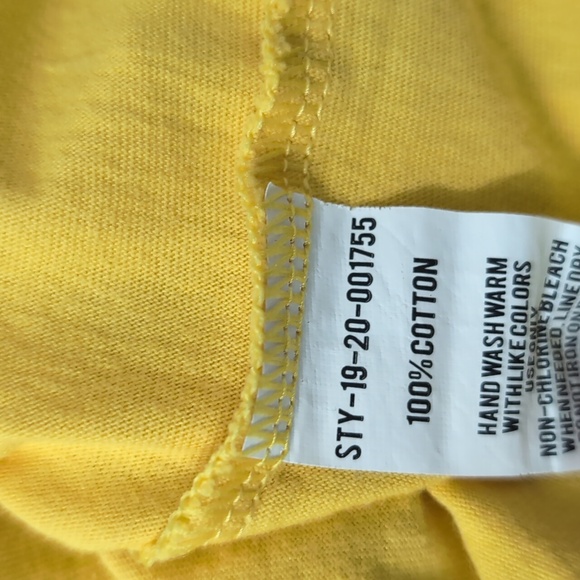 3/$25 NWOT Friends Graphic T Shirt - Picture 4 of 4